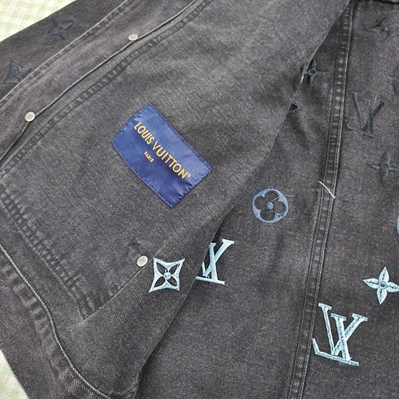 Louis Vuitton Gradient Embossed Denim Jacket - Picture 11 of 11